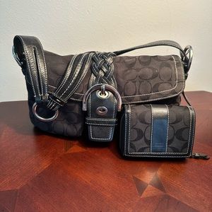 Coach (Bundle) Hand/Shoulder Bag & Matching Wallet Serial Number: No. K05Q-6314